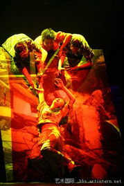 以針線為祭，以舞臺為碑 梁明玉與她的5.12舞臺藝術造型